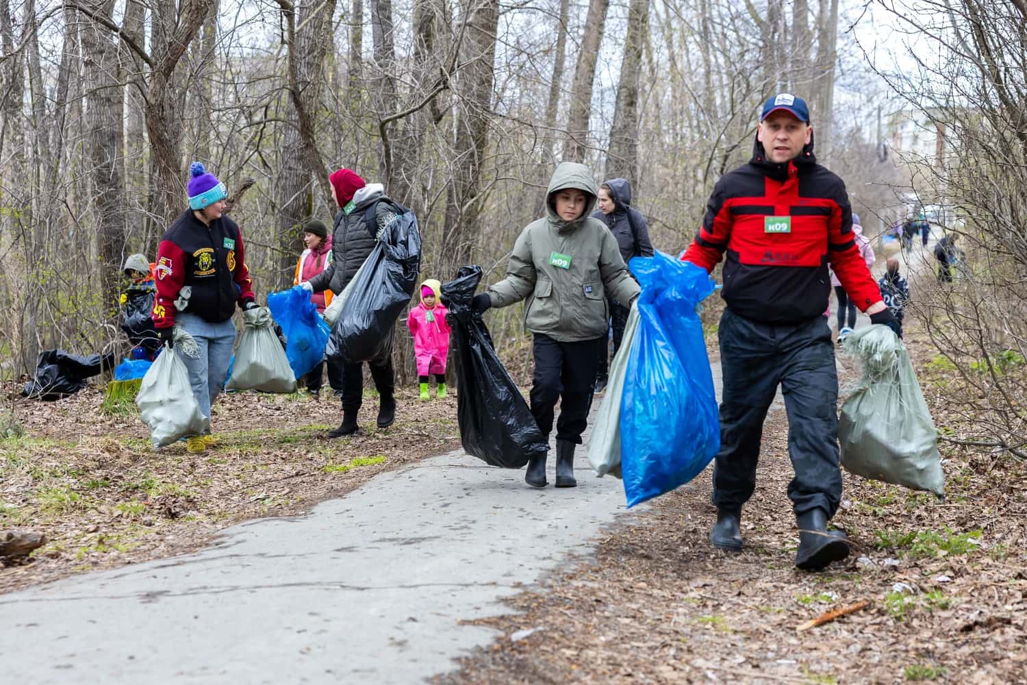 85 человек, 2,8 тонны за час: в Первоуральске прошли «Чистые Игры» с рекордными результатами