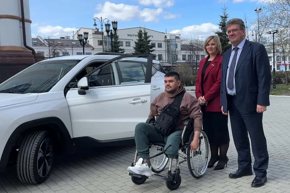 «Я устал дома сидеть»: кавалер Ордена Мужества Марат Мавлютин получил автомобиль после тяжёлого ранения на Донецком направлении