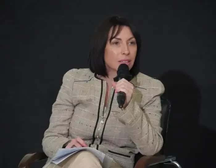 «Умные» бейджи с ИИ начнут следить за речью сотрудников поликлиник Свердловской области — нейросеть вычислит хамство и грубость