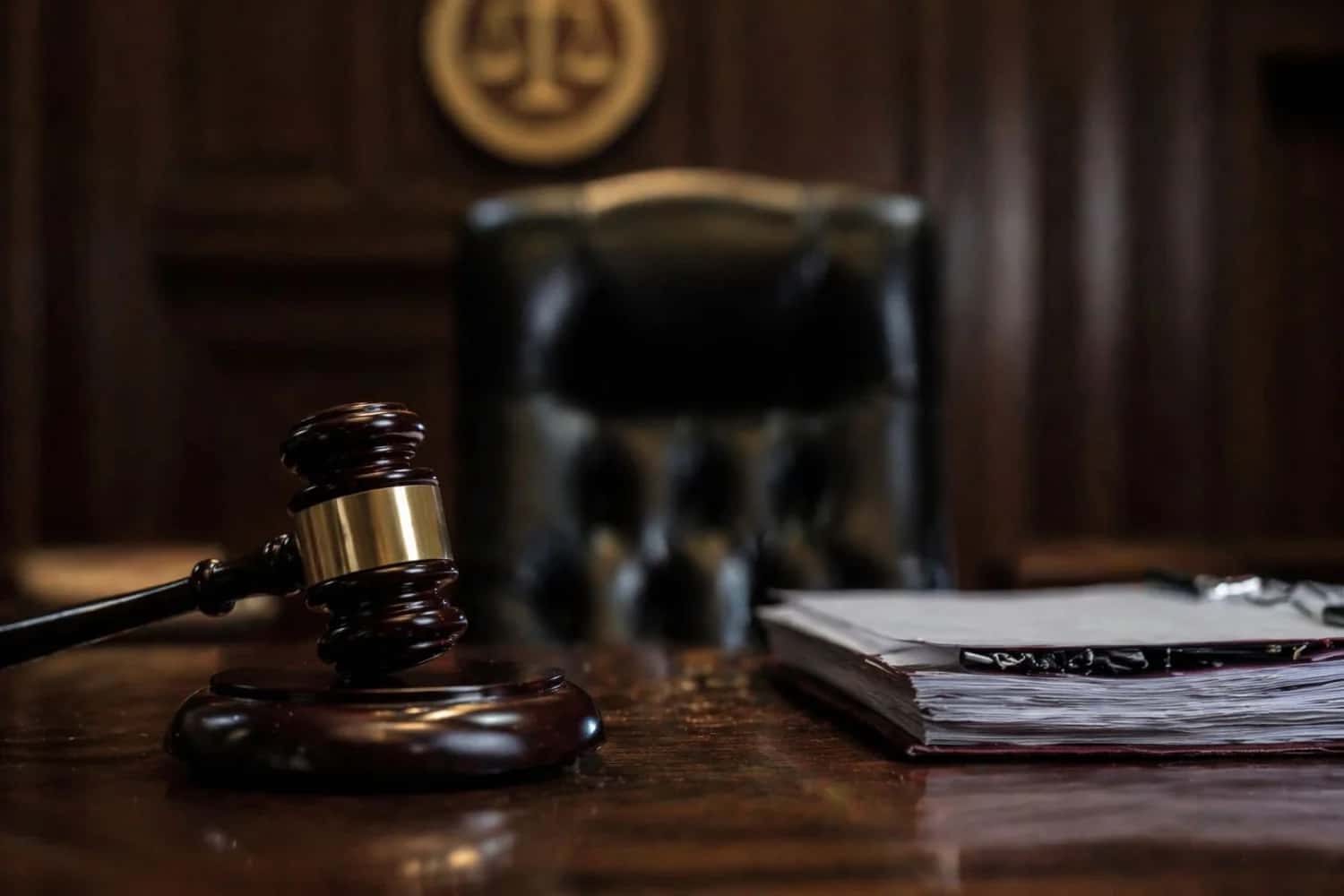 «Особая жестокость» и 16 ударов ножом: спустя 24 года в Первоуральске начался суд над женщиной, убившей двух собутыльников