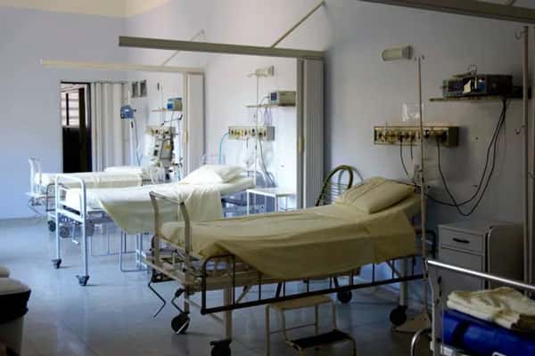 В Первоуральске мужчина умер в пустой больнице