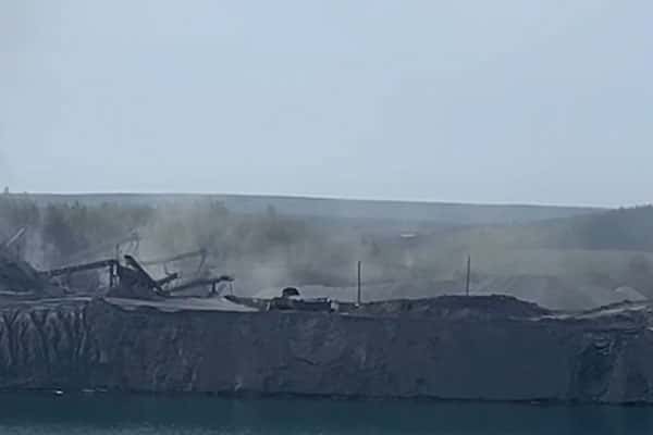 Свердловская деревня Коновалово задыхается от пыли с карьера 