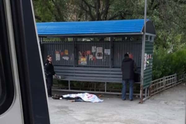 В Первоуральске на автобусной остановке обнаружен труп мужчины