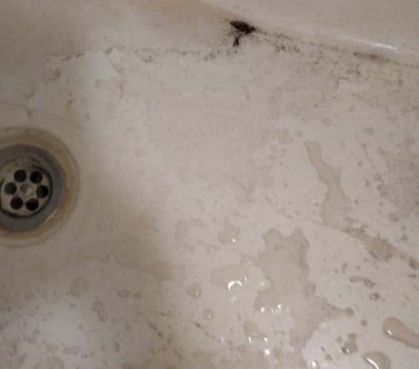 Жители Первоуральска учуяли в водопроводной воде запах канализации 