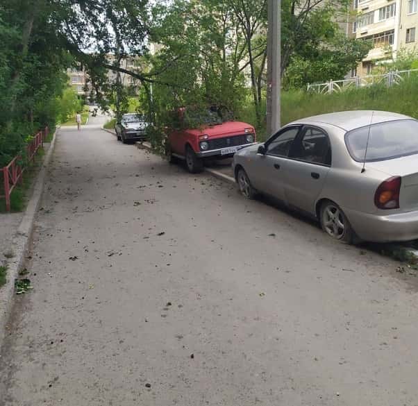 Первоуральск накрыл ураганный ветер 