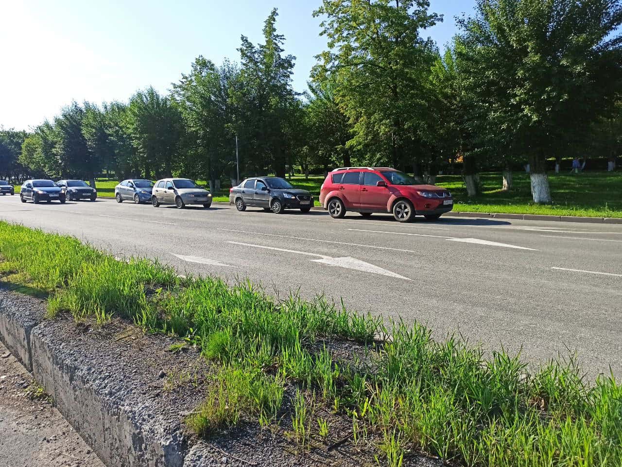В центре Первоуральска ограничили движение по улице Ленина. Возникают заторы