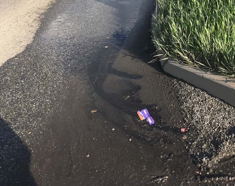 Первоуральцы пожаловались на текущий несколько дней ручей из канализации 