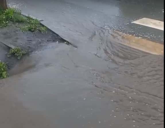 Жители Первоуральска жалуются на реки и водопады после дождя 