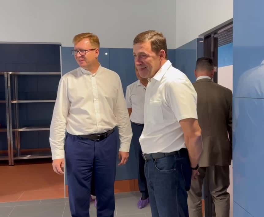 В Первоуральске Куйвашев оценил обновлённый Дворец водных видов спорта 