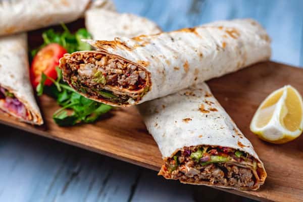 На Урале людей кормили шаурмой из испорченной курицы 