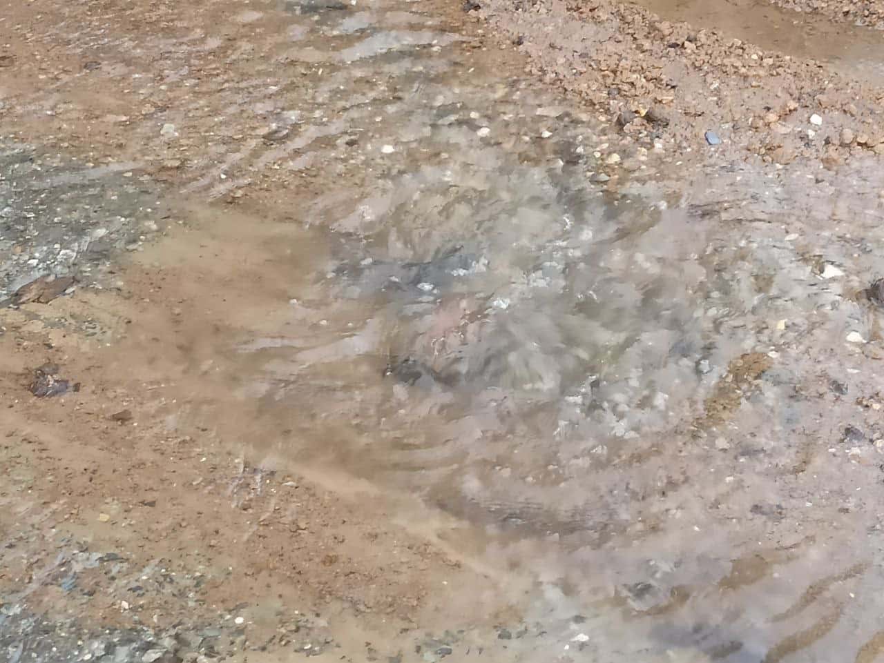 Жителям Первоуральска объяснили, почему прорвало трубу с холодной водой 