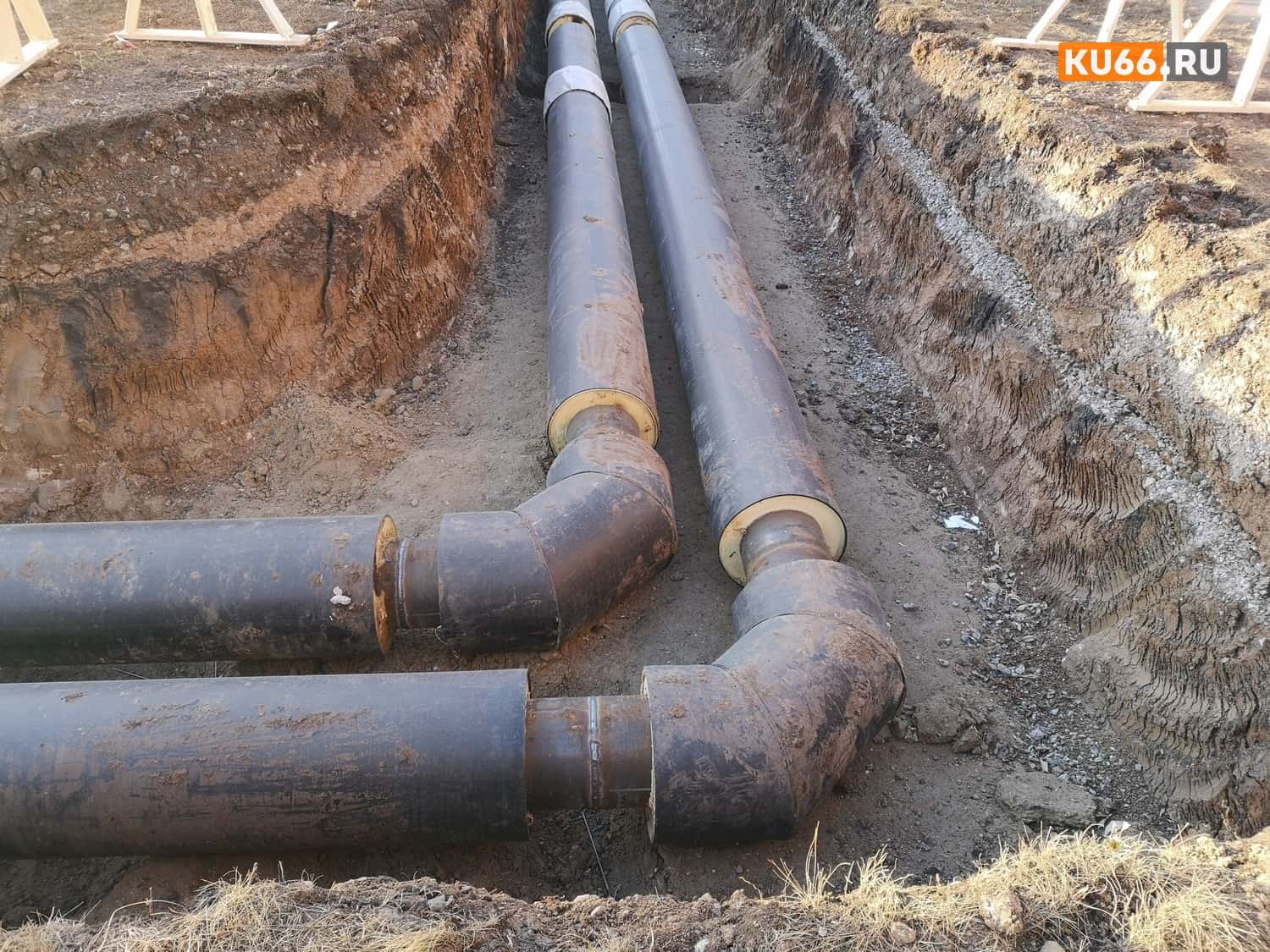 В Первоуральске один из дворов заливает стоками 