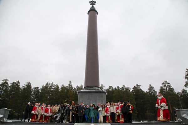 Стелу «Европа-Азия» открыли в Первоуральске после масштабного обновления