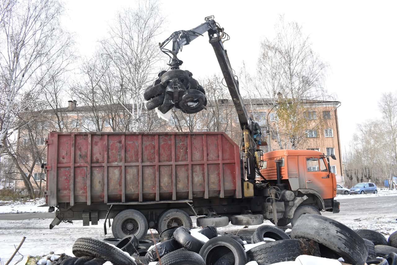 Из Первоуральска вывезут 250 тонн автомобильных покрышек