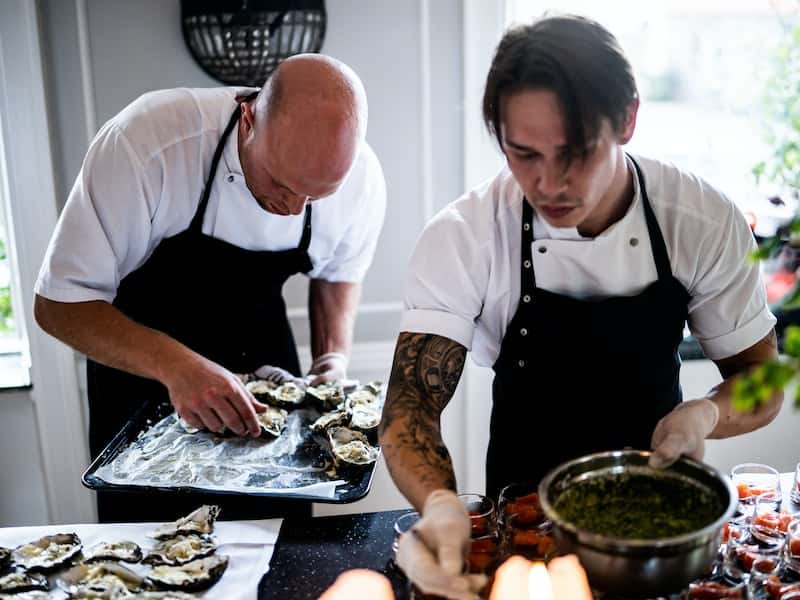 Стали известны самые дефицитные профессии на Среднем Урале