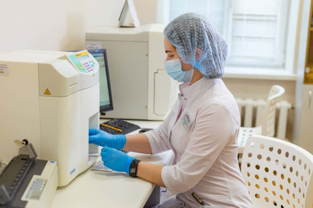 Более 2 тысяч жителей пострадали от укусов клещей в Свердловской области: куда обратиться за помощью