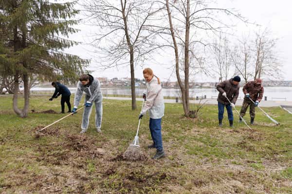 ПНТЗ вкладывает 1,8 млн рублей в благоустройство Первоуральска: добровольные усилия сотрудников для улучшения общественных мест