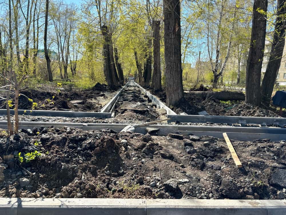 Глава Первоуральска проверил ход дорожных работ в микрорайоне Хромпик