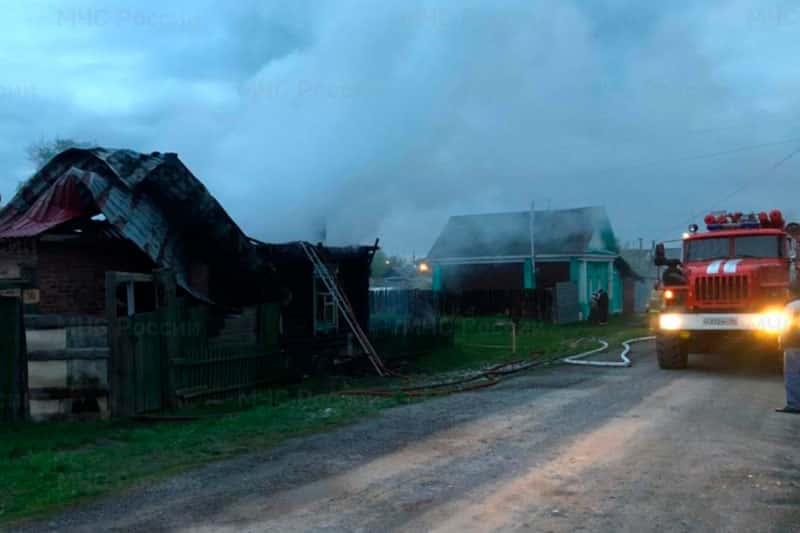 В крупном пожаре под Первоуральском сгорел частный жилой дом