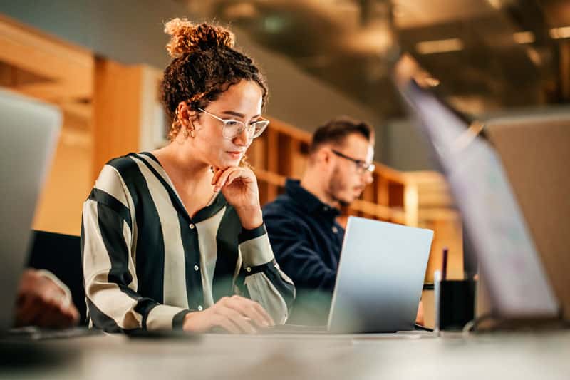 Вакансии официантов и промоутеров самые востребованные у молодежи