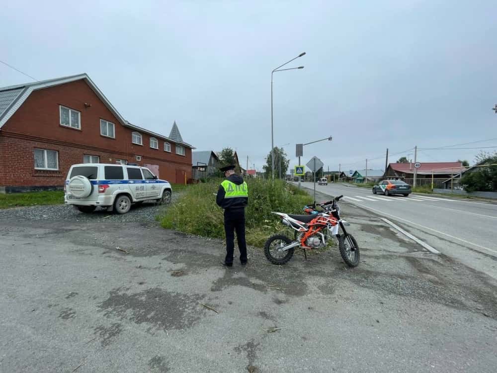 В Первоуральске остановили питбайк, которым управляла несовершеннолетняя