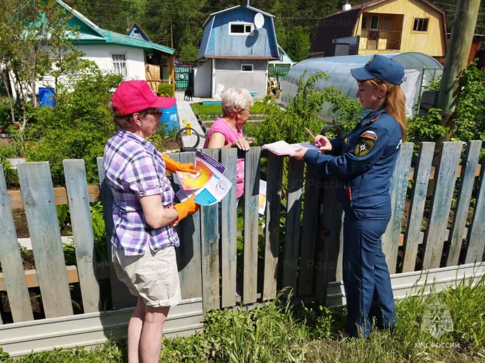 В МЧС напомнили, что сжигание сухих веток является самой частой причиной пожаров в СНТ