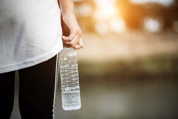 Россияне напуганы: правда ли популярная вода «Святой источник» отправлена?