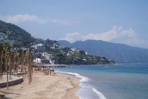 Сорванный отдых и пропавшие деньги: как теперь мошенники обманывают свердловчан