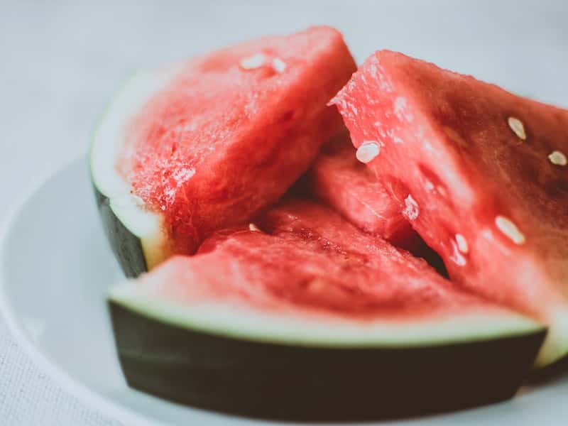 Врач рассказал, чем опасны косточки от арбуза