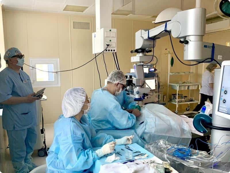 На Урале впервые провели операцию по трансплантации сетчатки и спасли женщине зрение