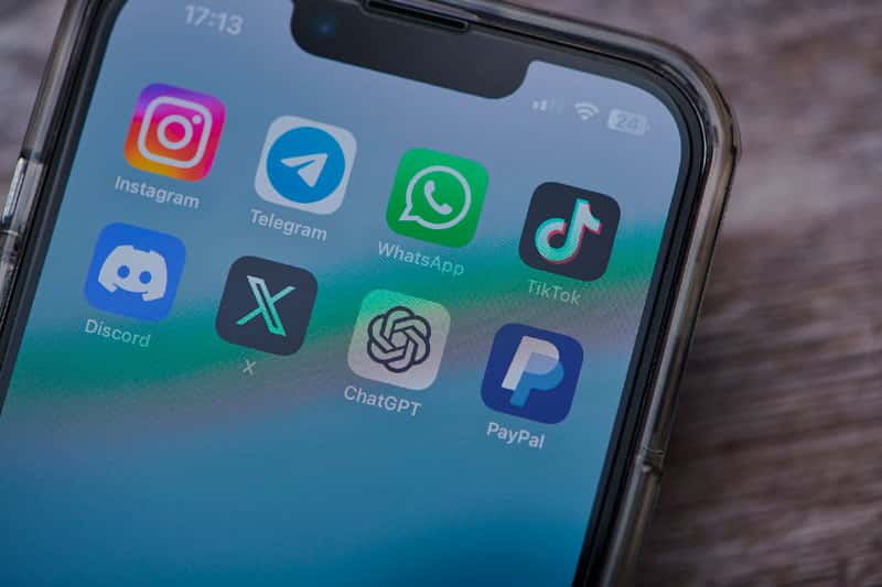 Знакомый из соцсетей обманул первоуральца на 15 тысяч