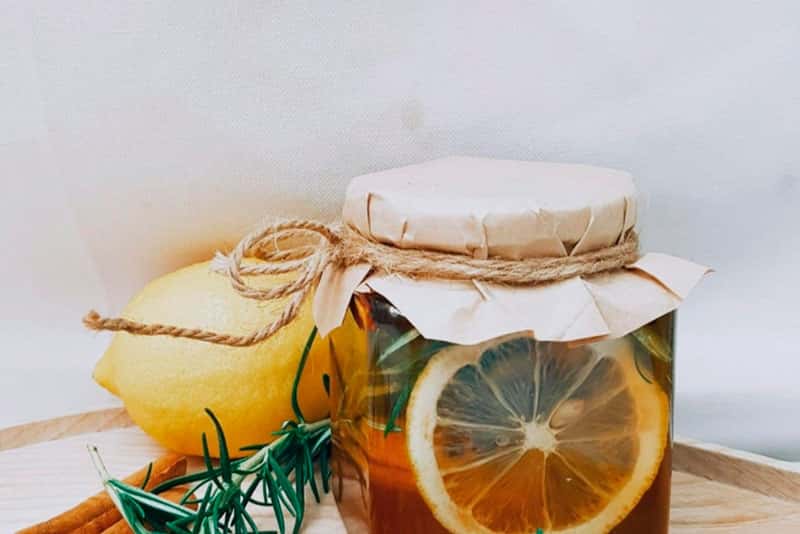 Ученые из США: йогурт и мед улучшают пищеварение