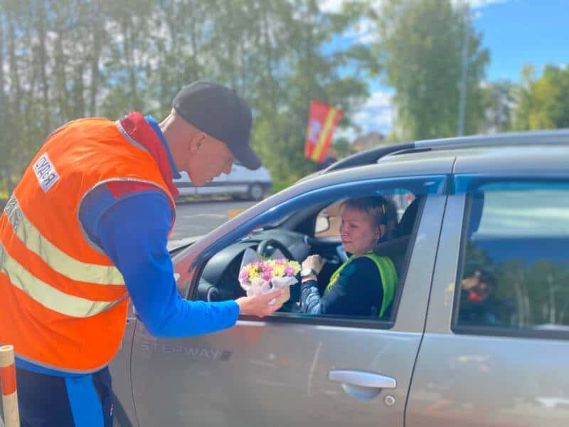 Свердловские автолюбительницы соревнуются в знании ПДД