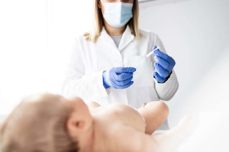 Врач рассказал о первых симптомах рака у детей