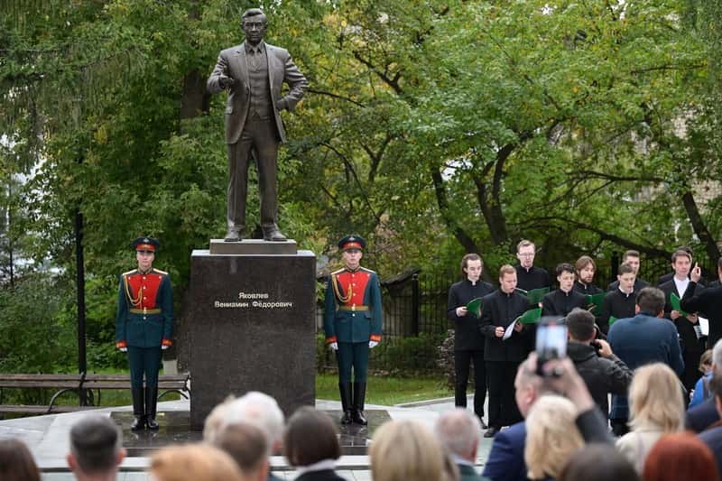 В Свердловской области открыли памятник выдающемуся юристу