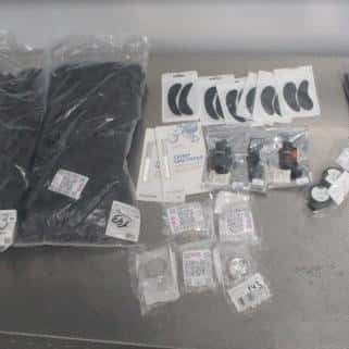 Уральские таможенники предотвратили вывоз нелегальной партии материалов для ресниц