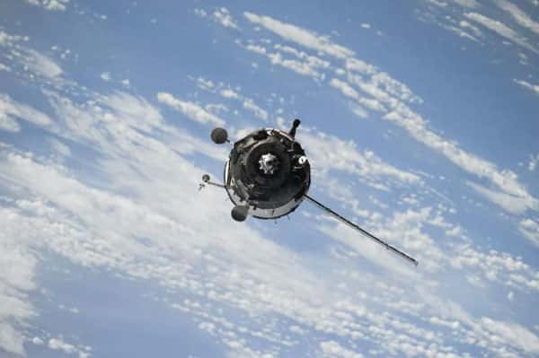 Экипаж с космическими туристами вернулся на Землю