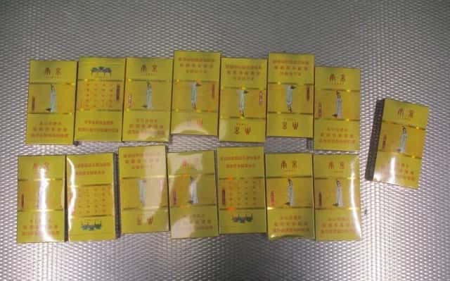 Житель КНР пытался провести 20 блоков сигарет в Россию