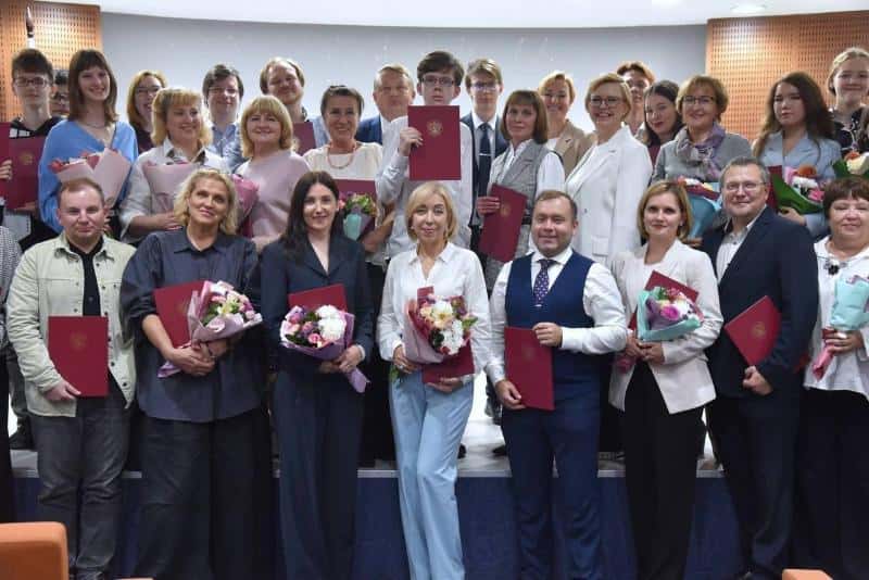 В Свердловской области наградили лучших школьников и учителей