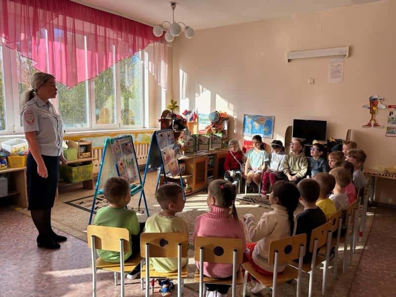 В Первоуральске сотрудники ГАИ провели лекцию для дошкольников