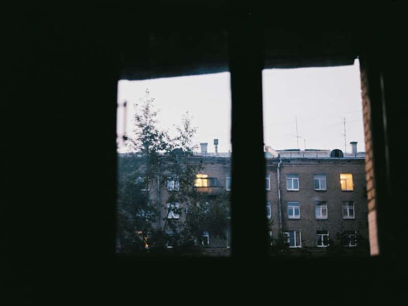 Семиклассник, выпрыгнувший из окна школы, сделал это на спор