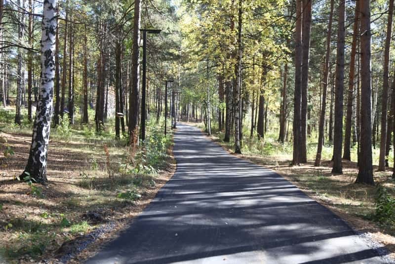 Асфальтирование пешеходной зоны началось в первоуральском Парке новой культуры 