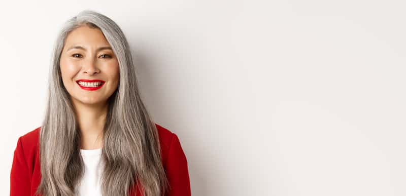 Трихолог раскрыла причины появления седины