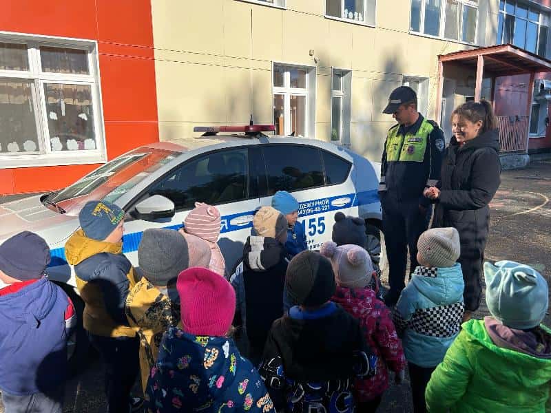 Сотрудники ГАИ Первоуральска рассказали дошколятам о ПДД