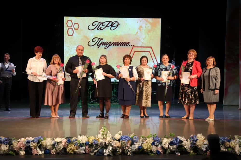 В Первоуральске наградили лучших учителей