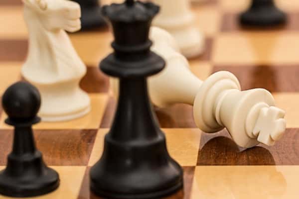 Школьница из Подольска выпала из окна после игры в шахматы