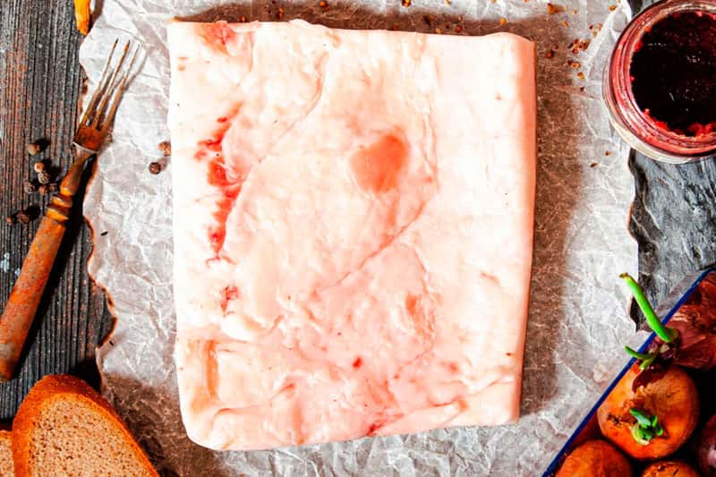 Диетолог рассказала о пользе сала для организма