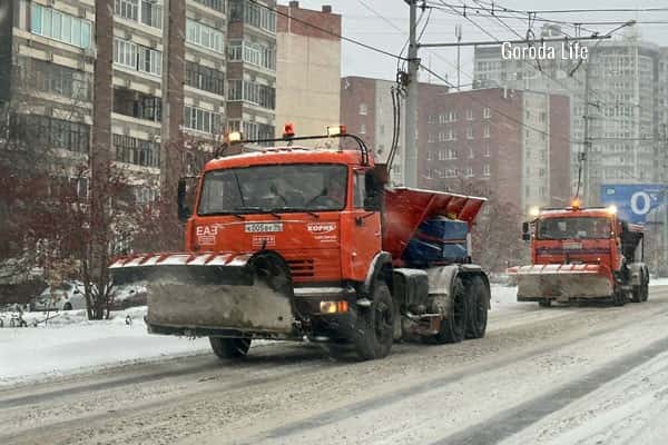 Справиться со снегопадом в Свердловской области помогли 209 единиц техники