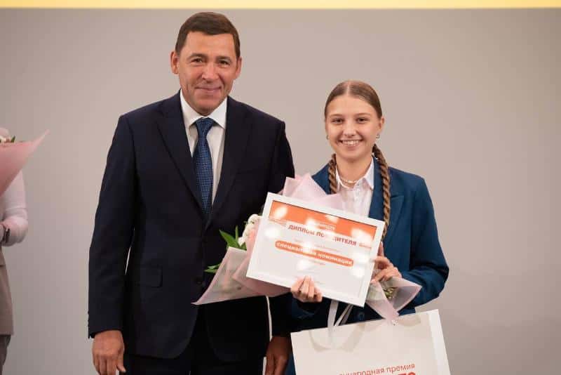 Евгений Куйвашев наградил призеров премии #МЫВМЕСТЕ