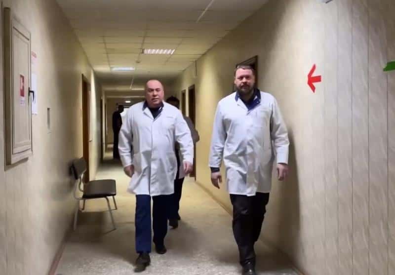 Министр здравоохранения Свердловской области посетил Первоуральскую больницу